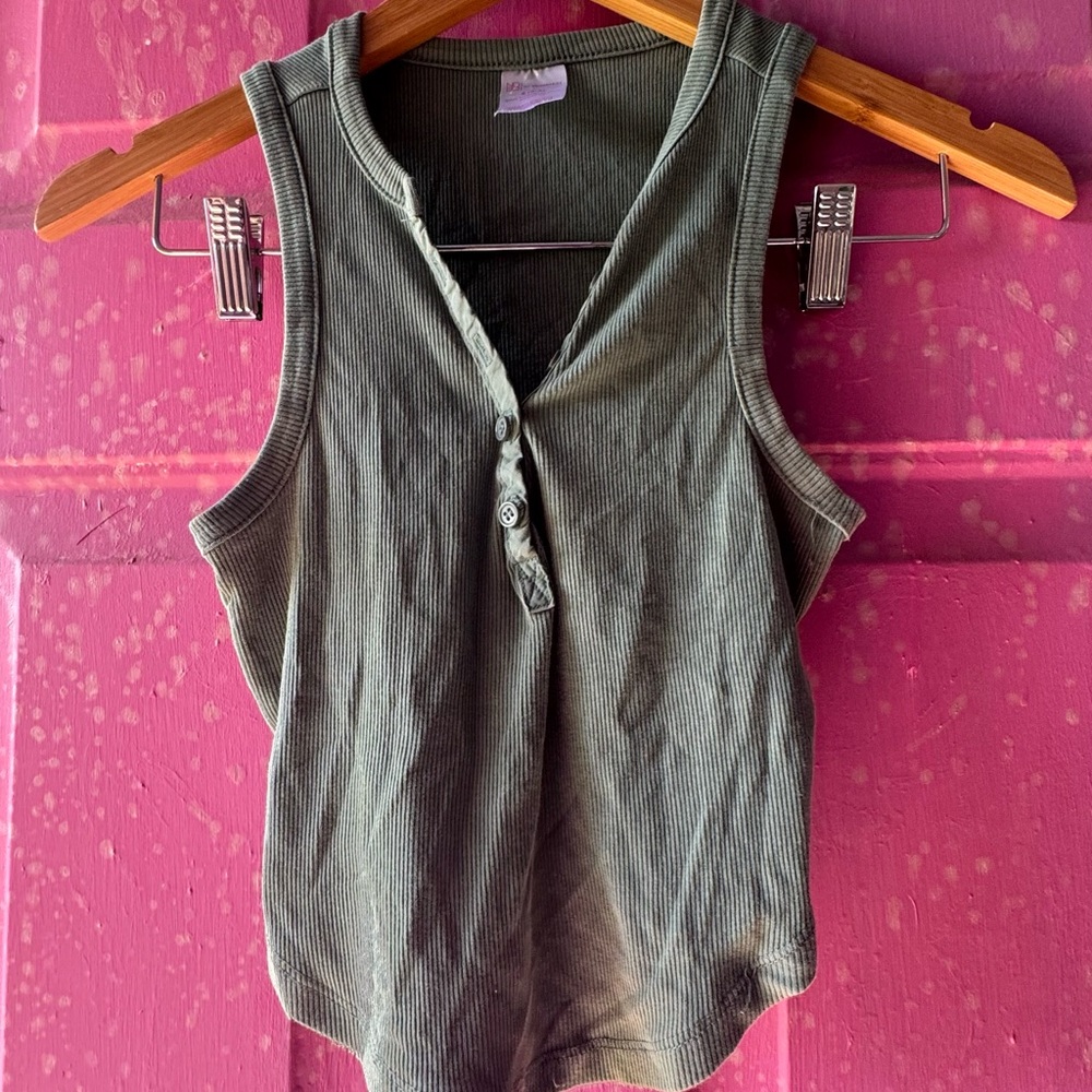 No Boundaries Green Buttoned Sleeveless Tank Top